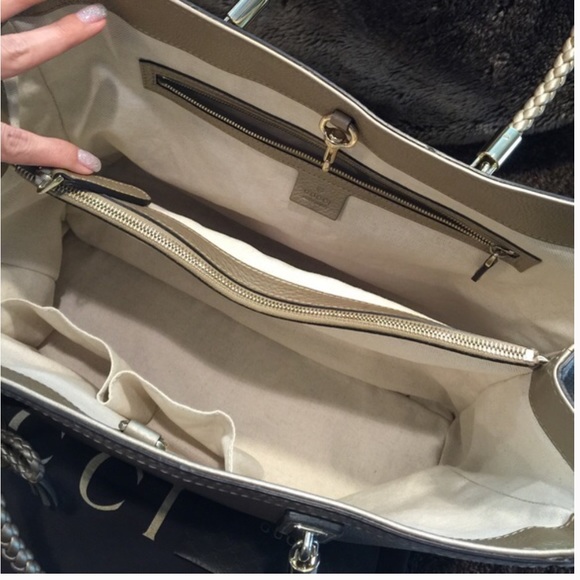 Authentic⚜️Gucci Like New Large handbag - Picture 2 of 4