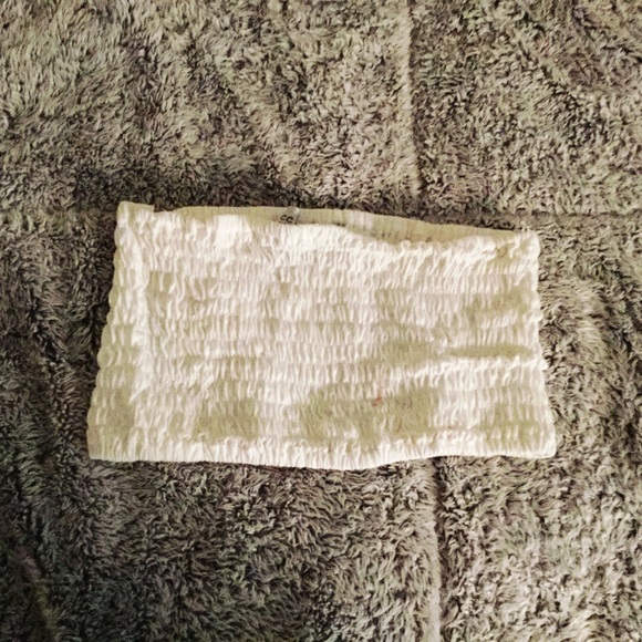 White mini-ruffled bandeau