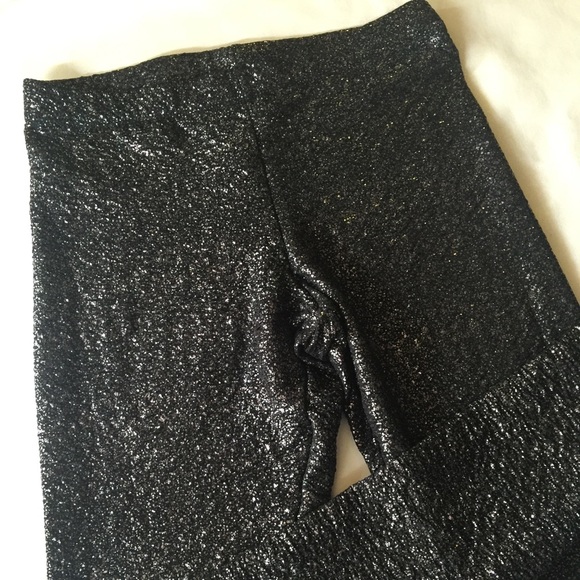 ❌SOLD❌ Mimi chica black shimmer textured leggings - Picture 2 of 4