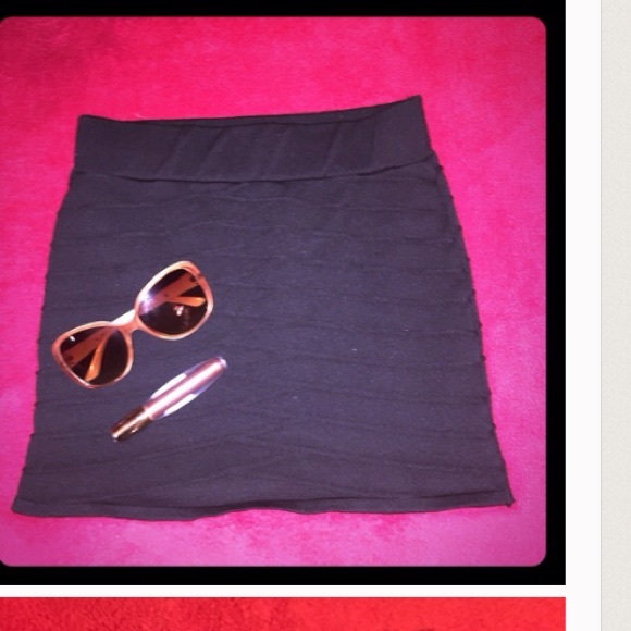 3/$25 Black body-con skirt - Picture 2 of 5