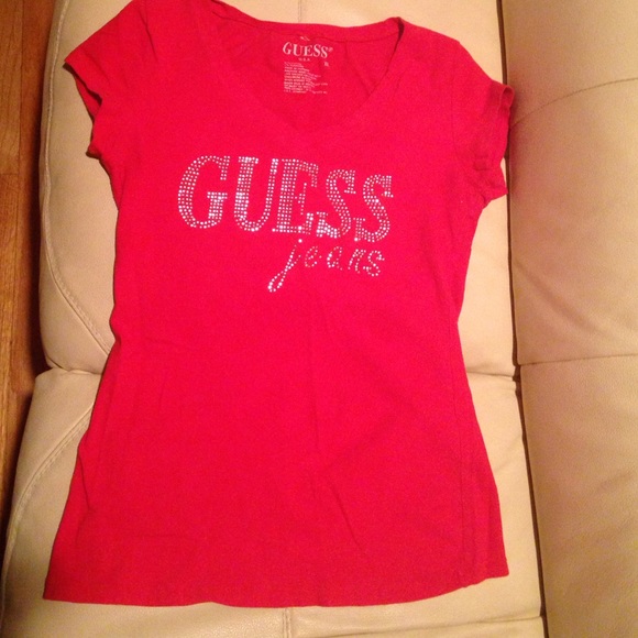 #156.  Guess t-shirt . Used. Good condition 👍. - Picture 4 of 4