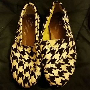Toms Shoes Size 7.5