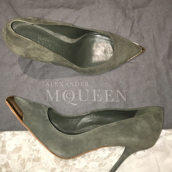 Alexander McQueen size 37 olive suede pumps
