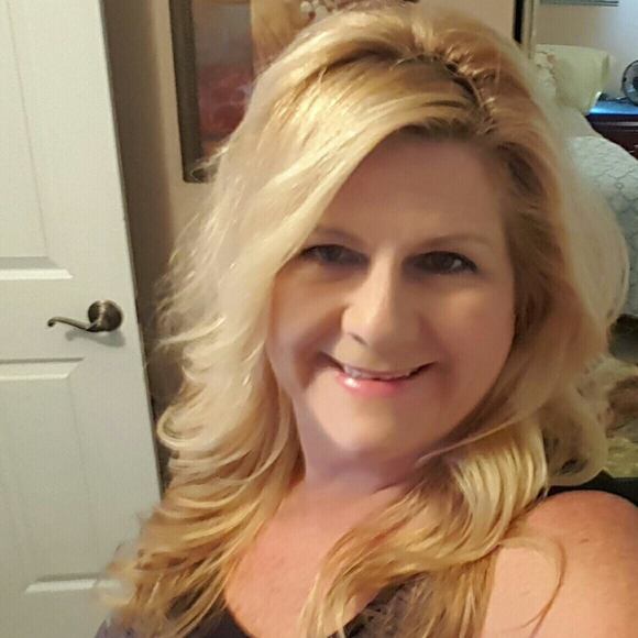 Meet your Posher, Lorie - Picture 1 of 1