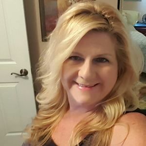 Meet your Posher, Lorie