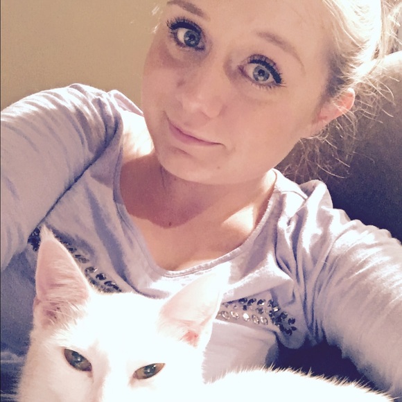 Meet your Posher, Chloe