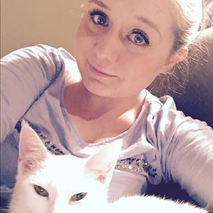 Meet your Posher, Chloe