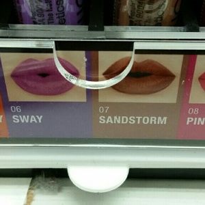 Meet your Posher, Cassandra