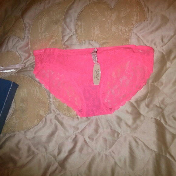 Victoria's Secret Bundle of The Three Panties NWT - Picture 2 of 4