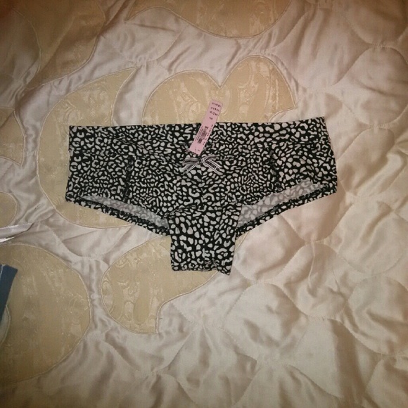 Victoria's Secret Bundle of The Three Panties NWT - Picture 3 of 4