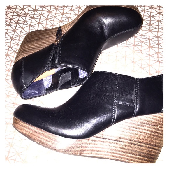 Dr Scholl's size 10 wedge booties like new