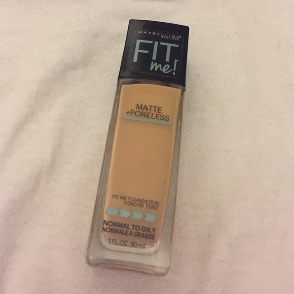 FitMe 125 Nude Beige Poreless Foundation