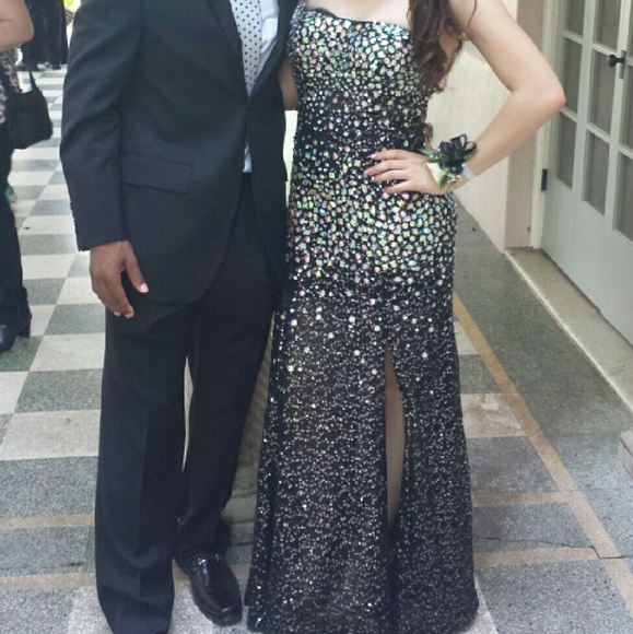 Dresses & Skirts - BEAUTIFUL BLACK PROM DRESS