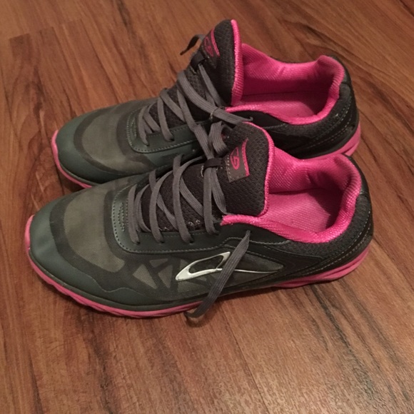 Running shoes - Picture 1 of 2
