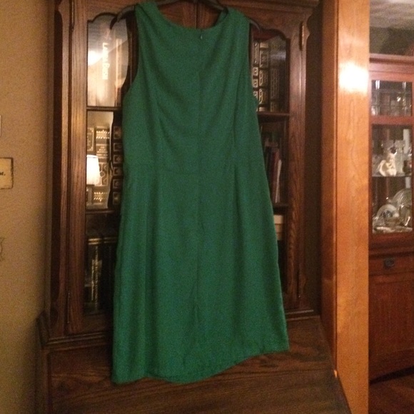 SEXI GREEN DRESS w/Beautiful neckline 44" Bust max - Picture 3 of 4