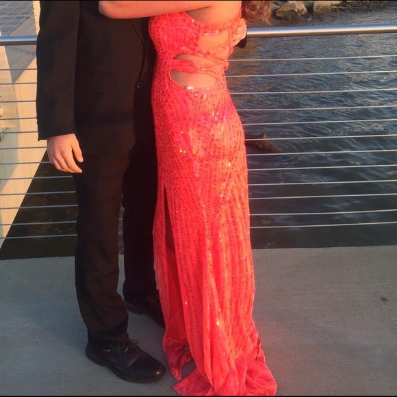 CORAL MAC DUGGAL PROM DRESS - Picture 2 of 4