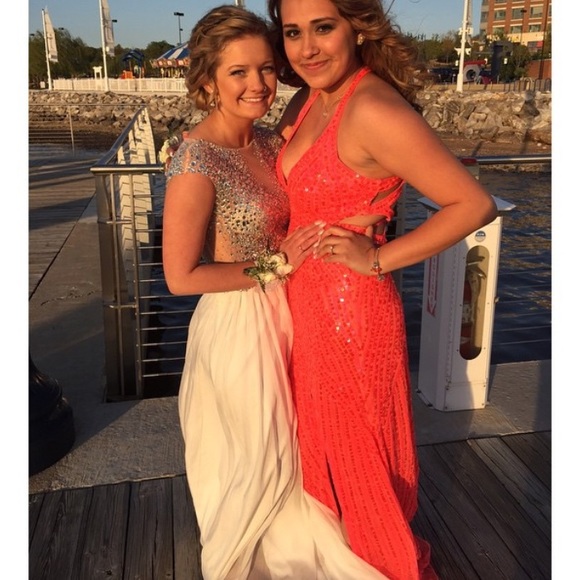 CORAL MAC DUGGAL PROM DRESS - Picture 3 of 4