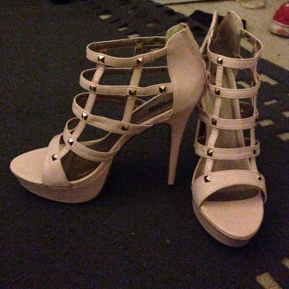 High heels - Picture 3 of 3