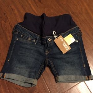 H&M maternity shorts.