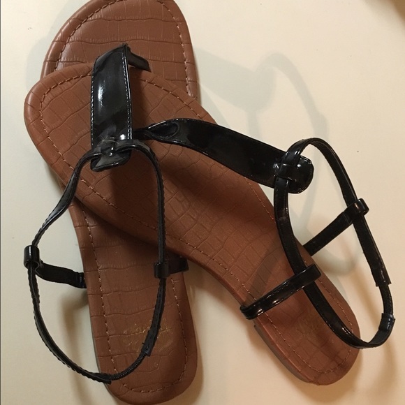 Faded Glory Black and Dark Tan Flat Sandals!!