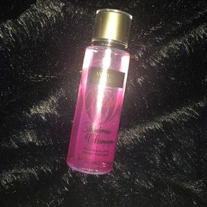 Victoria's Secret strawberries & champagne mist🍓