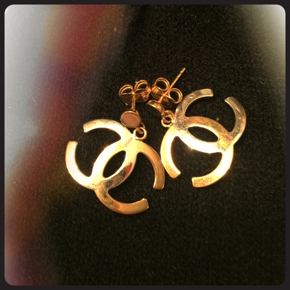 📌SALE📌Stamped 750 chanel design  earrings