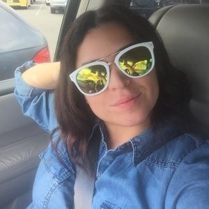 Meet your Posher, Rebeca