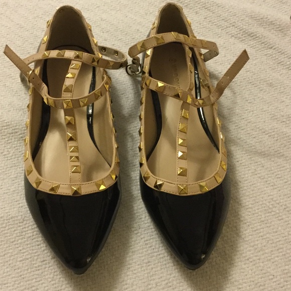 BNIB Ankle wrap black and nude studded flats!
