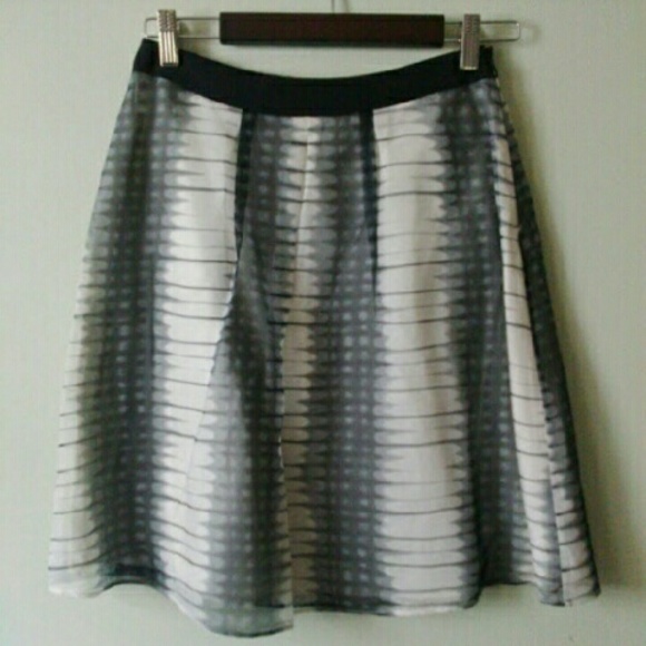 🎉HP🎉Club Monoco💜100% Silk💜 - Picture 2 of 5