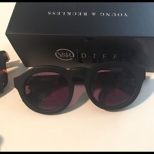 Black women's DIFF sunglasses