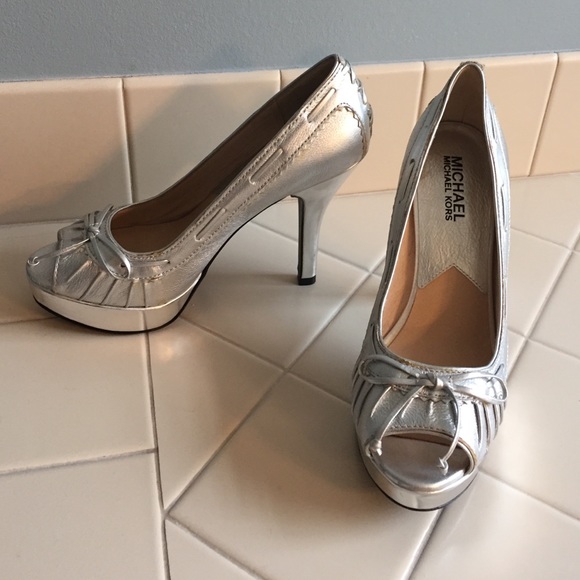 Michael Kors Silver Pumps Size 6.5