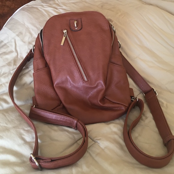 Leather back pack in brown.