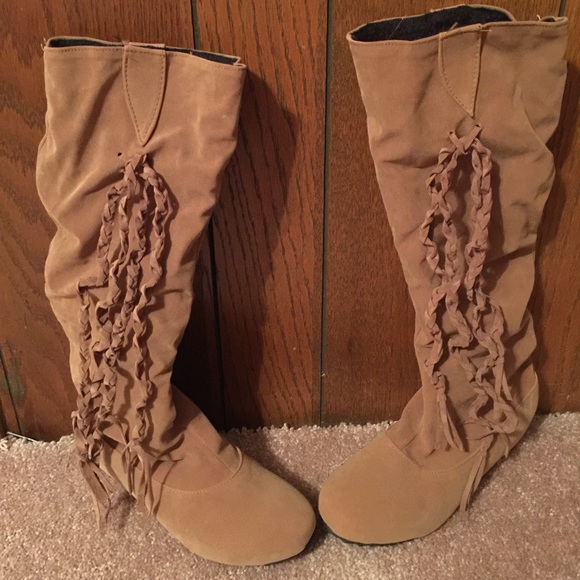 Suede boots - Picture 1 of 3