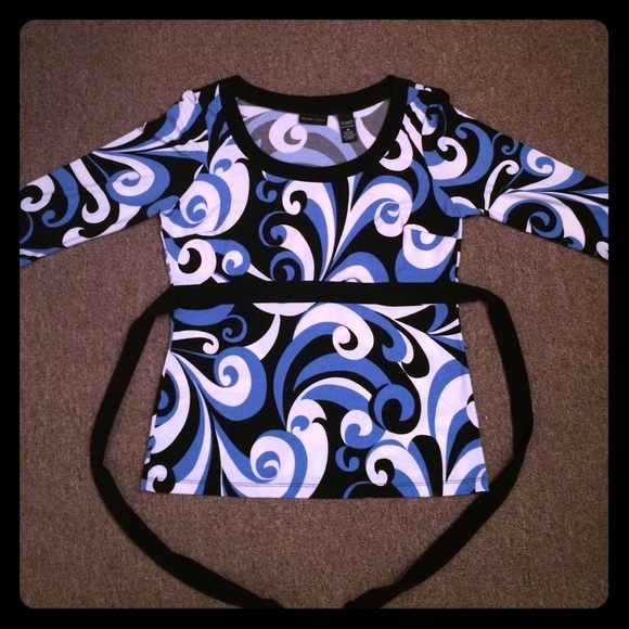Bright blue/black/white 3/4 sleeve blouse!