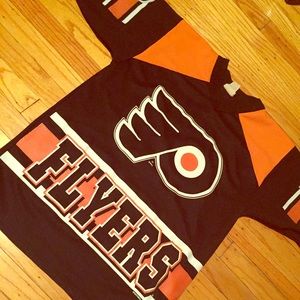 Vintage Philadelphia Flyers jersey! Retro! LOOK!❤️