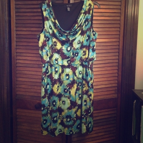 Beautiful Spring tank scoop neck dress!