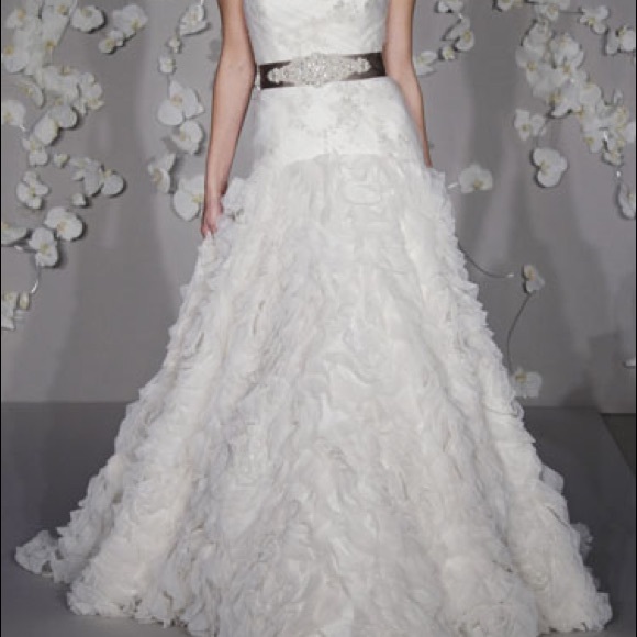 Lazaro 3000 wedding dress