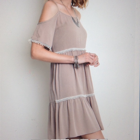 COLD SHOULDER TOP - Picture 2 of 3