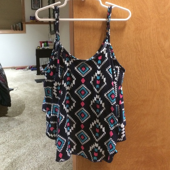 Blue, pink and white designed crop top - Picture 1 of 3