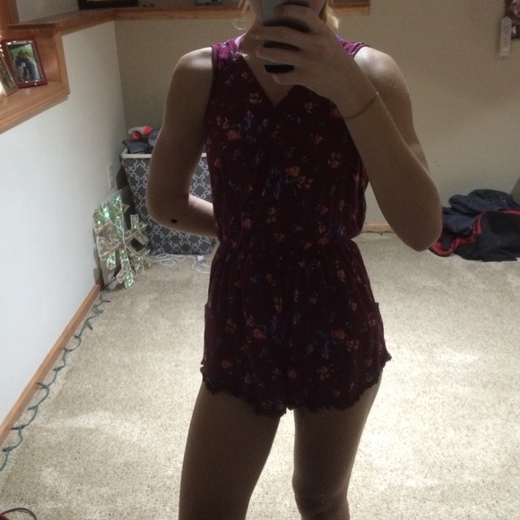 Floral Romper - Picture 3 of 4