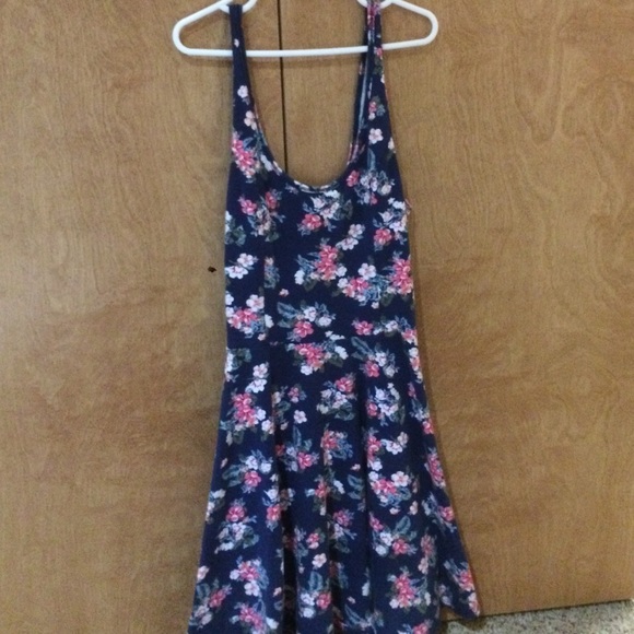 Hollister, floral dress - Picture 1 of 4