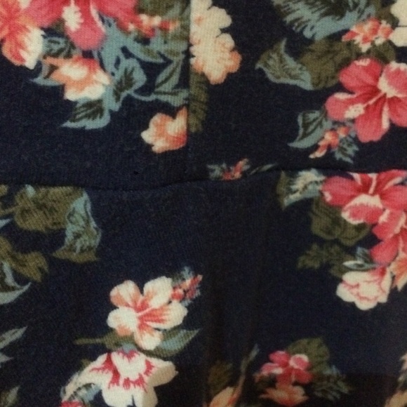 Hollister, floral dress - Picture 2 of 4
