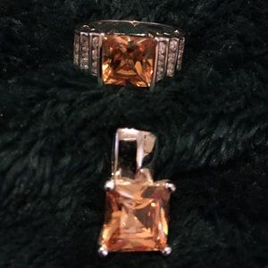 Stunning golden orange stones. Set ring/slide