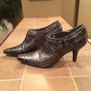 Anne Klein silver bootie size 8