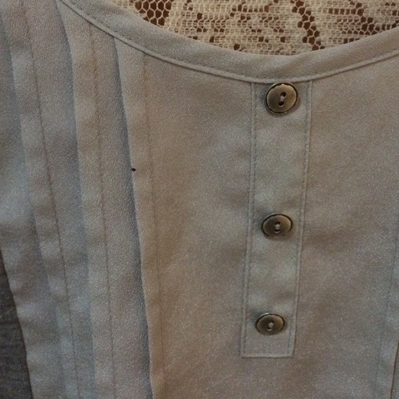 A gray shirt w/ a lace back & buttons in front 🤗 - Picture 3 of 3