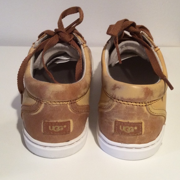 NIB ! UGG Australia Bomber Sneaker - Picture 3 of 4