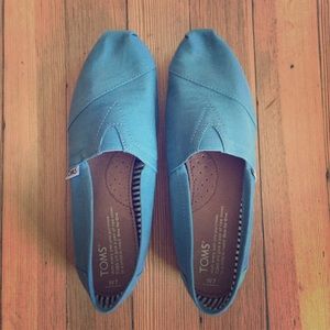 Turquoise Toms