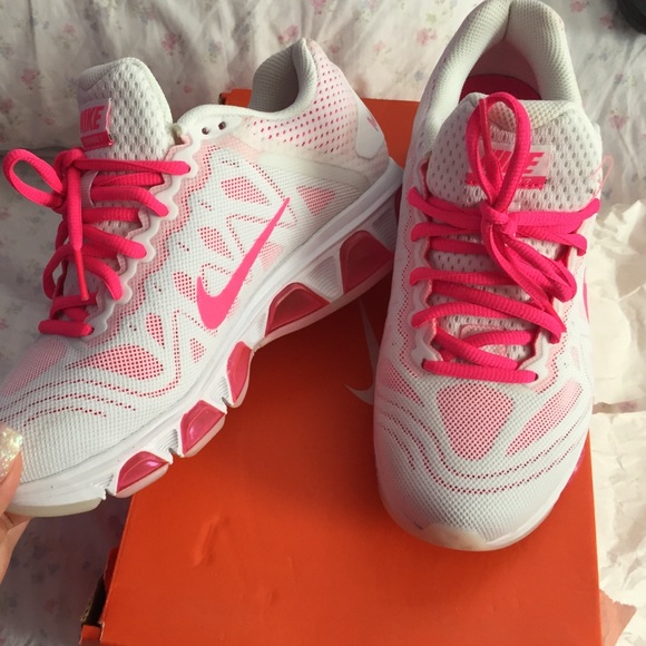le scarpe nike air max poshmark donna spinta le scarpe nike air max poshmark donna spinta