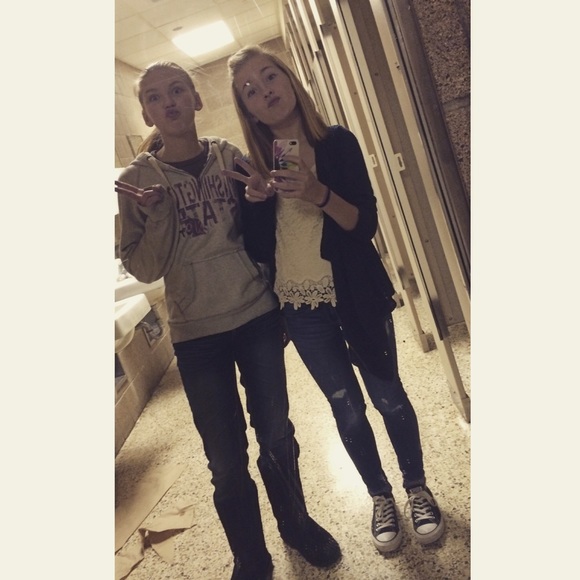 A cream, lace, tank top - Picture 4 of 4