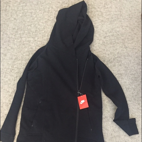 Brand new women's Nike tech cape